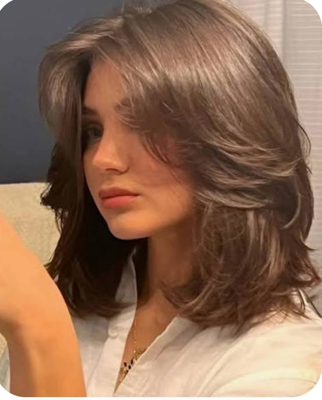 Corte bob moderno para mujer en peluquería Salón Infinito Puente Genil