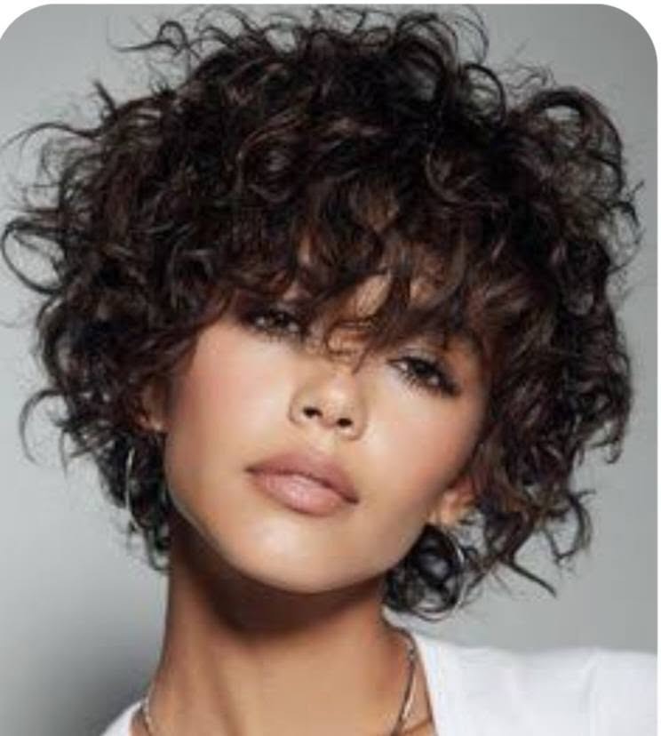 Corte y definición para pelo rizado con Método Curly en Salón Infinito